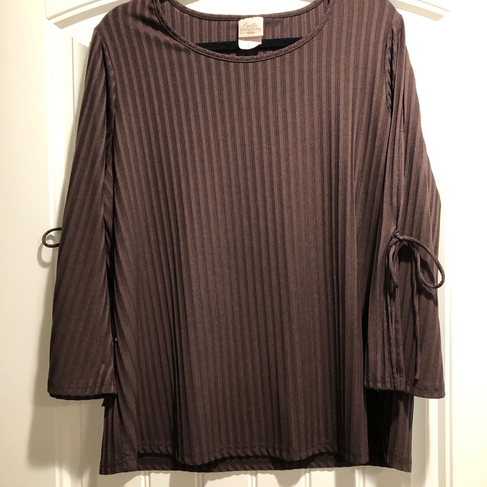 Brown split sleeve topπΈ